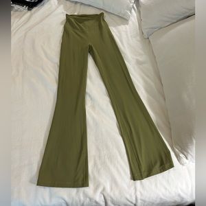 Groove Super-High Rise Flared Pant Nulu bronze green
